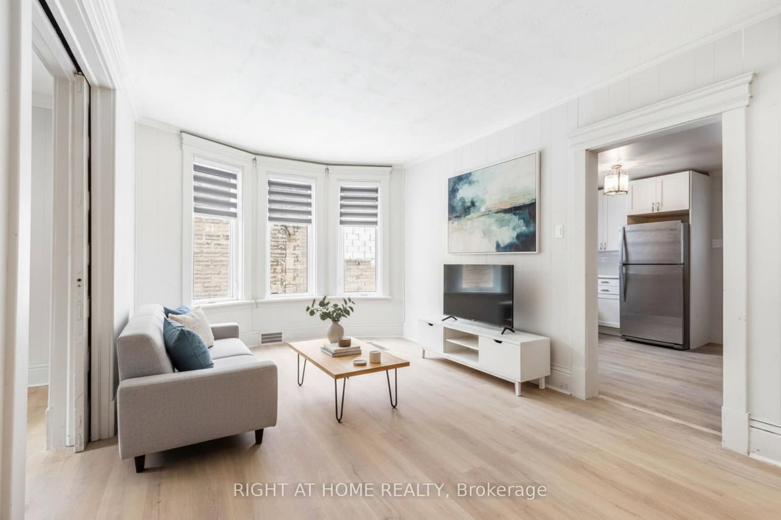 443 Ontario Street, Unit Main Floor thumbnail 3