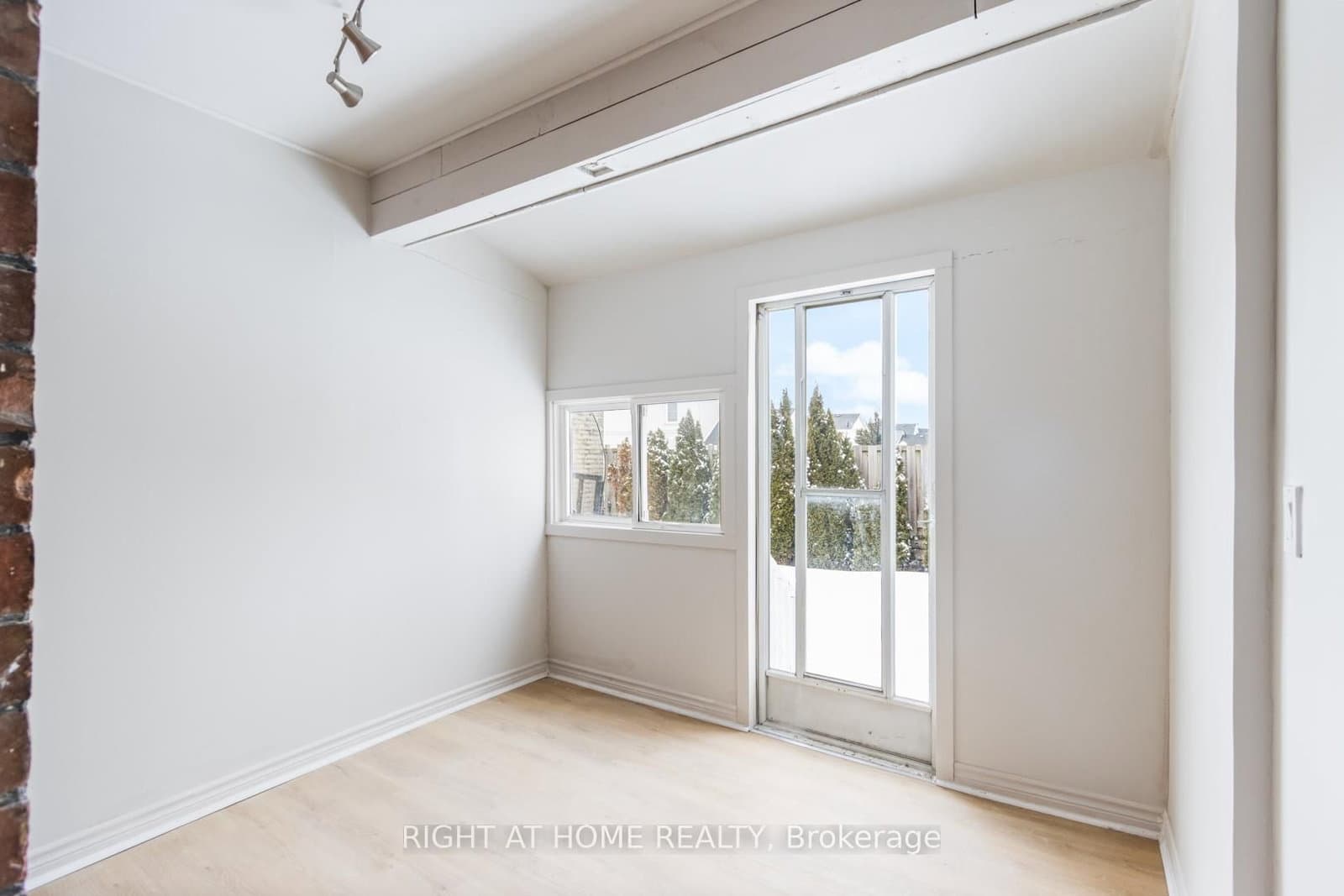 443 Ontario Street, Unit Main Floor thumbnail 7