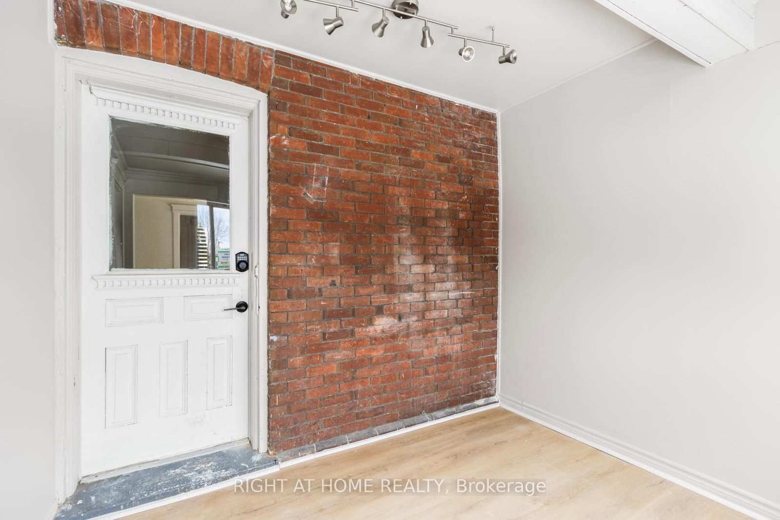 443 Ontario Street, Unit Main Floor thumbnail 8