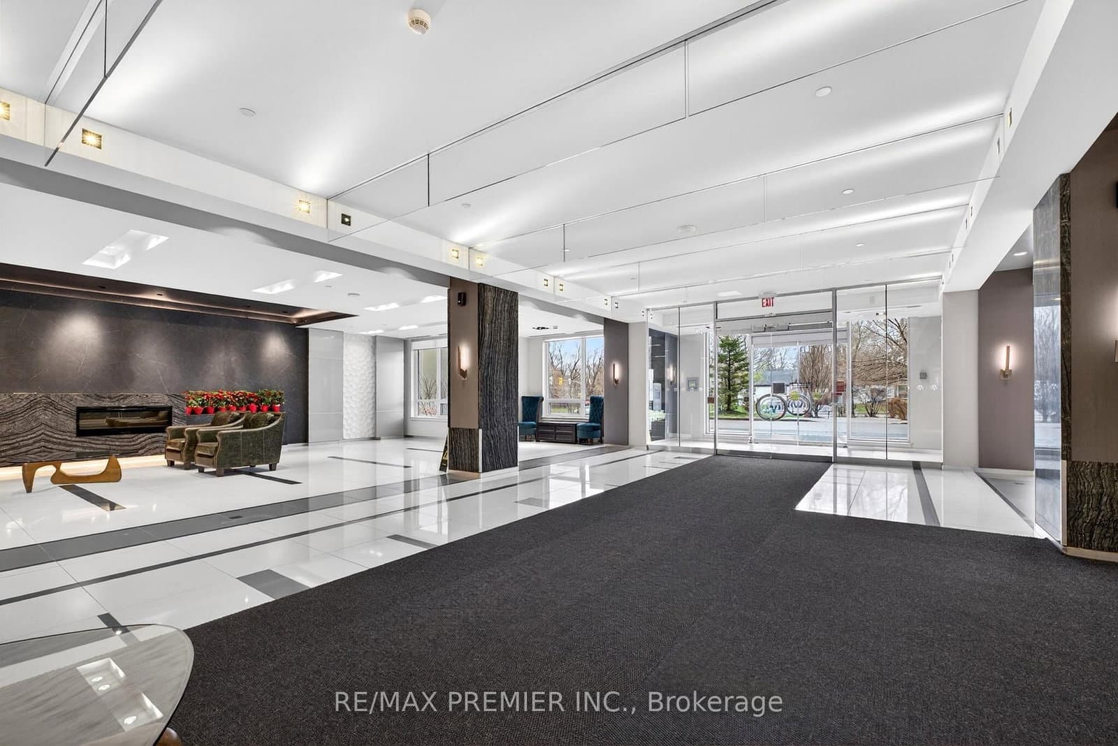 7167 Yonge Street, Unit 608 thumbnail 2