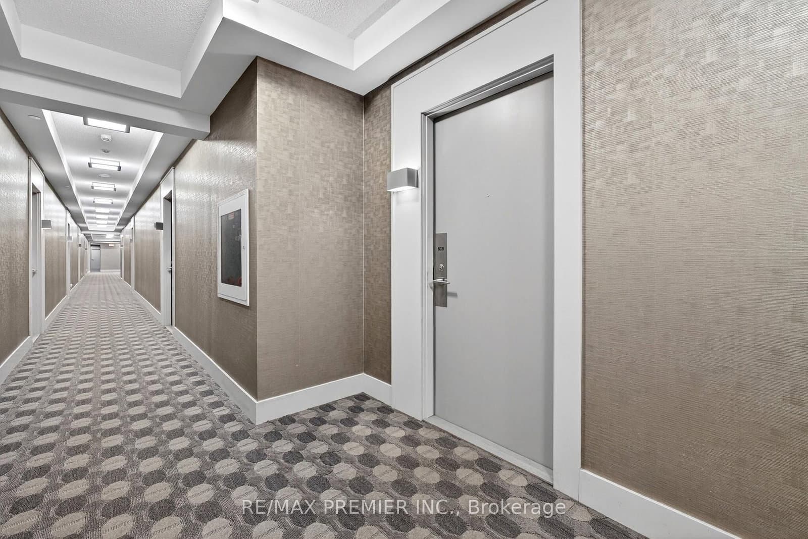 7167 Yonge Street, Unit 608 thumbnail 3