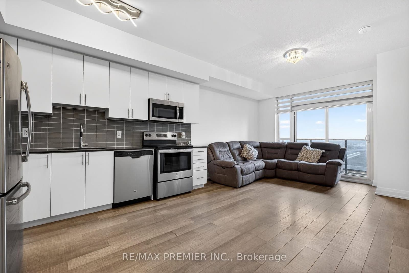 7167 Yonge Street, Unit 608 thumbnail 4