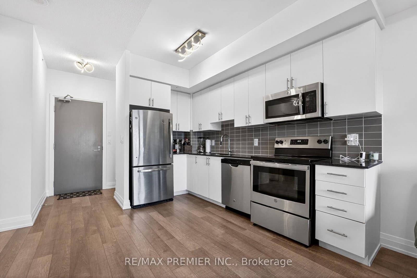 7167 Yonge Street, Unit 608 thumbnail 5