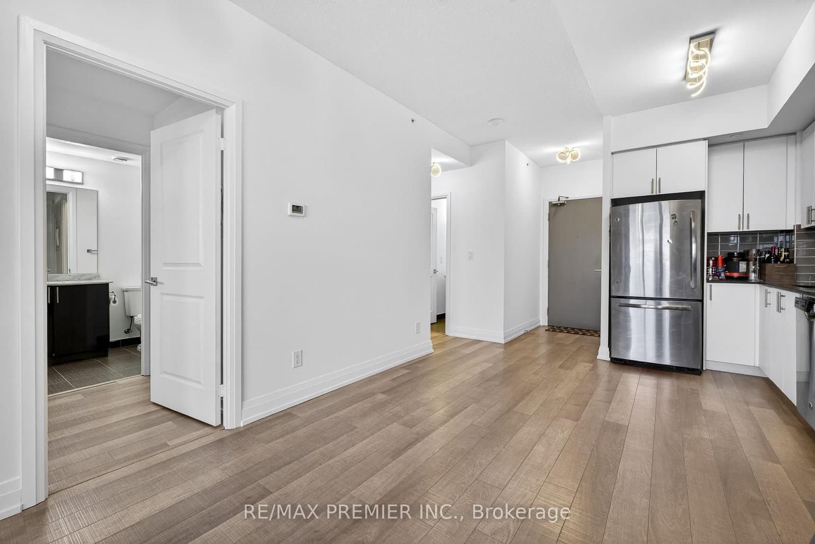 7167 Yonge Street, Unit 608 thumbnail 6