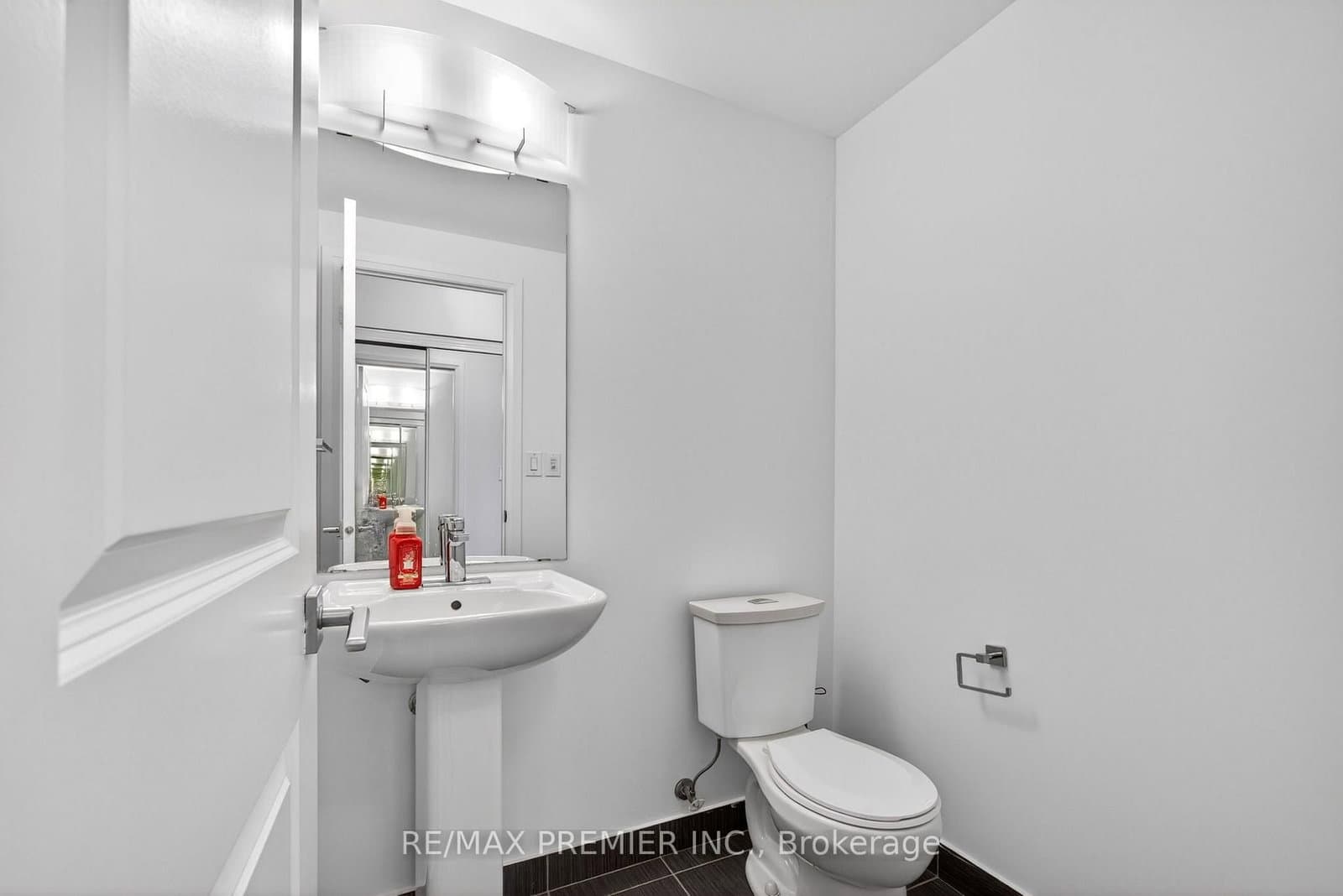 7167 Yonge Street, Unit 608 thumbnail 9