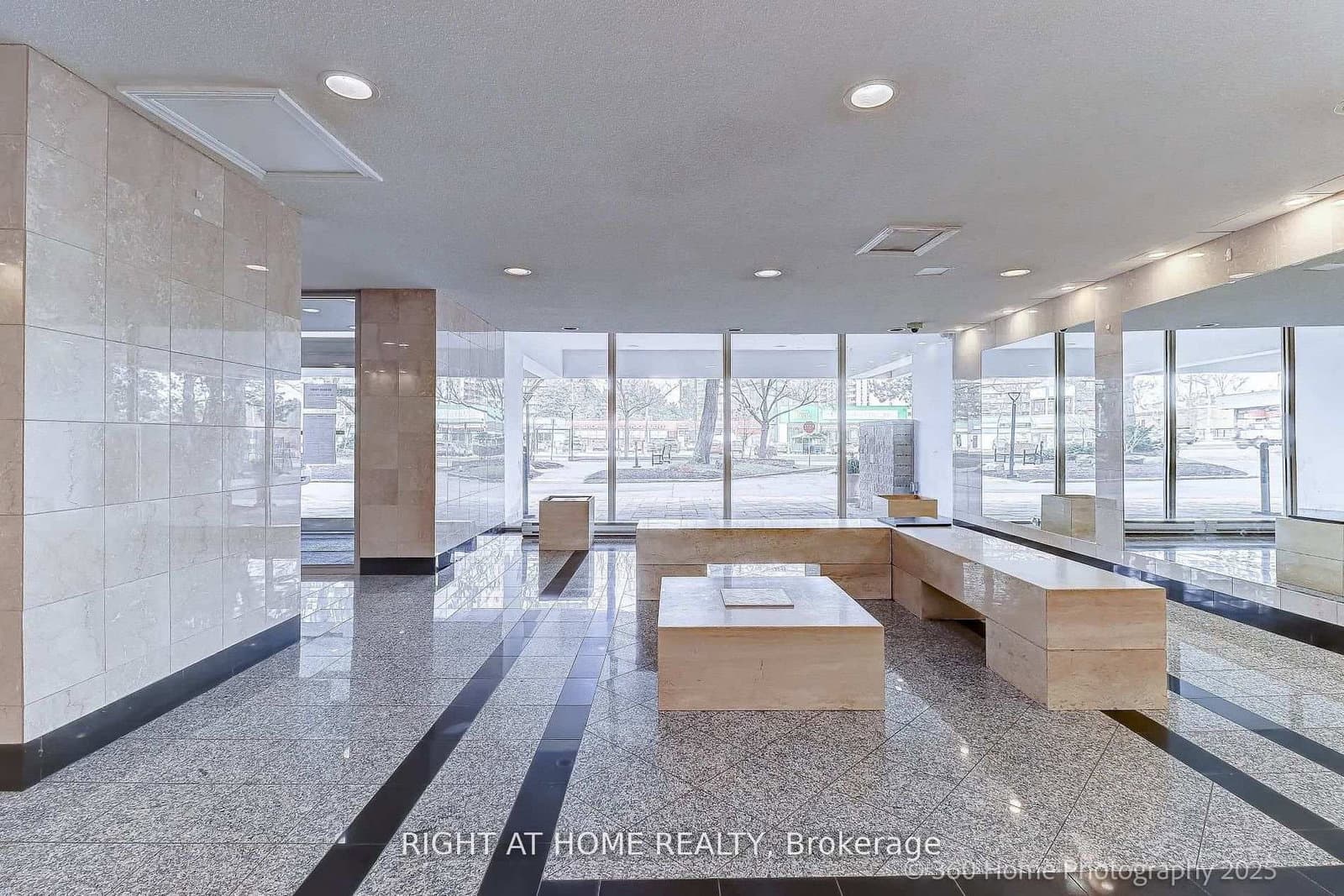 1 Royal Orchard Boulevard, Unit 1107 thumbnail 2