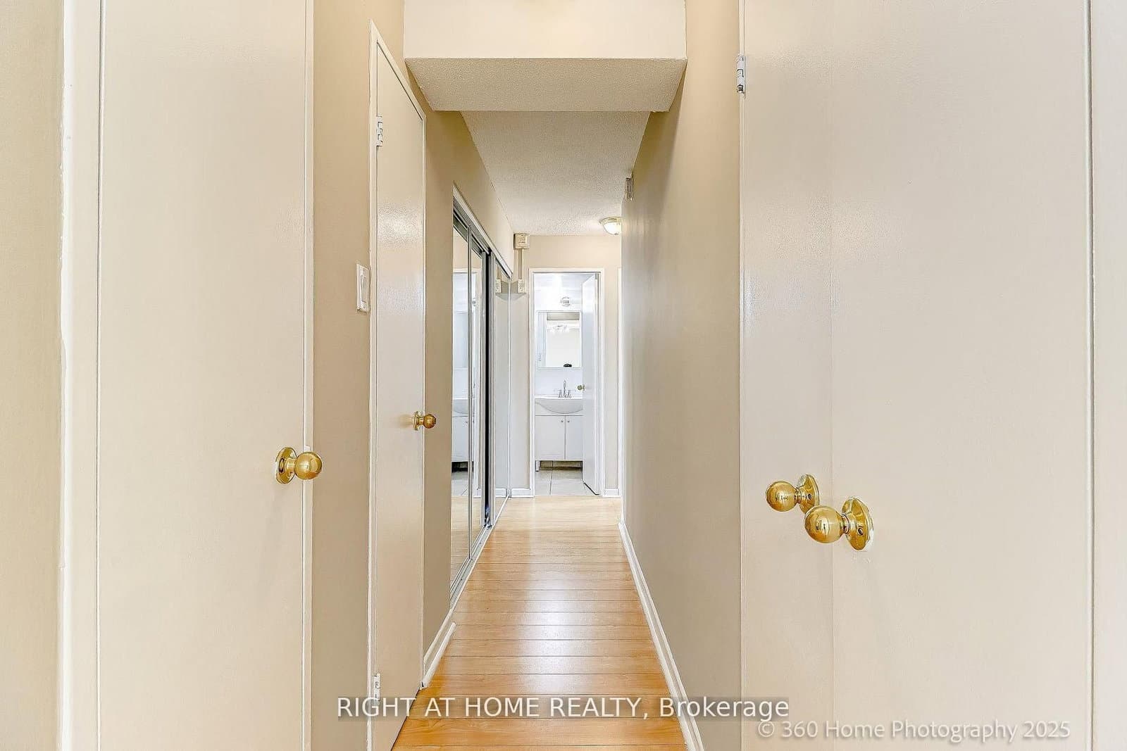 1 Royal Orchard Boulevard, Unit 1107 thumbnail 3