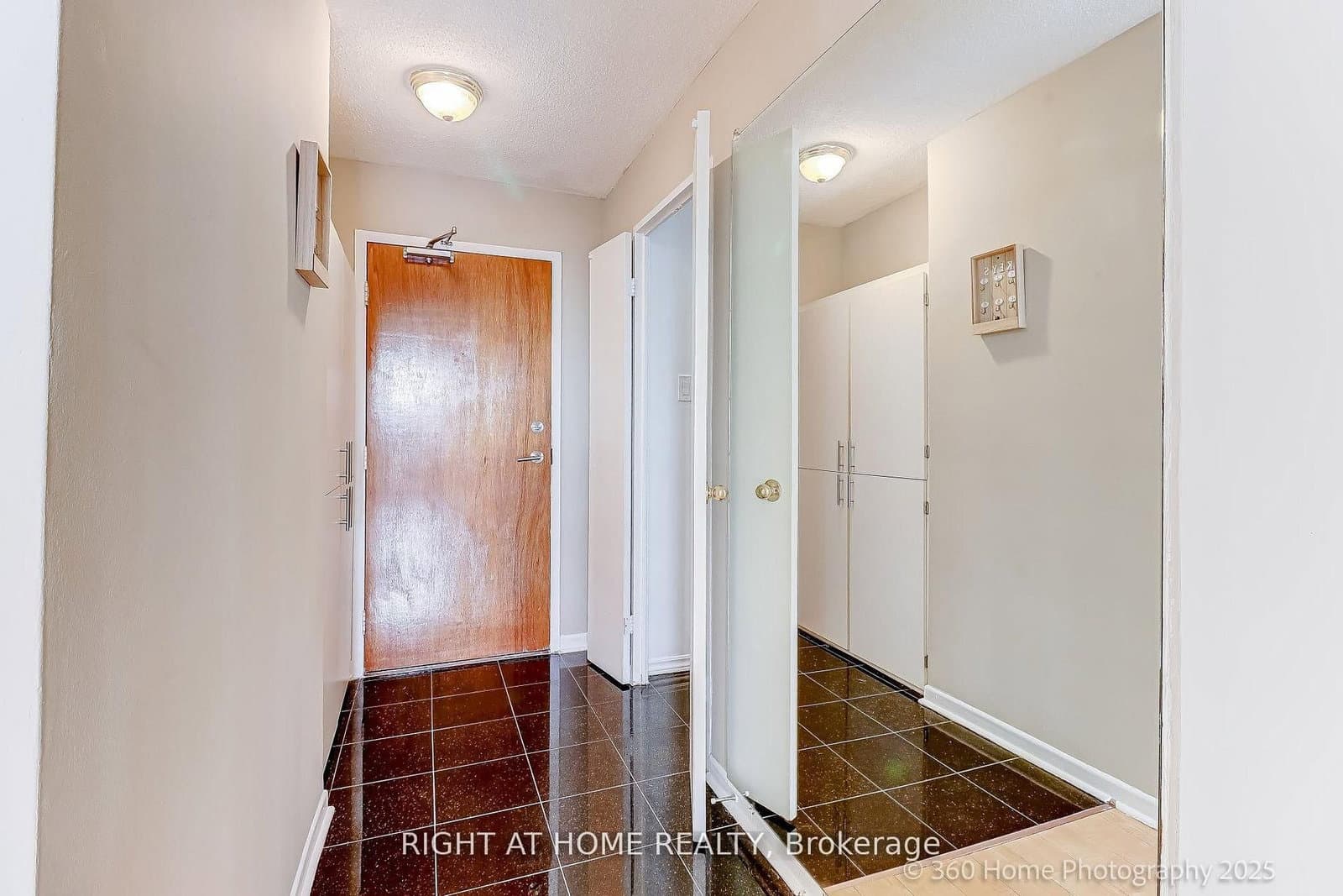1 Royal Orchard Boulevard, Unit 1107 thumbnail 4