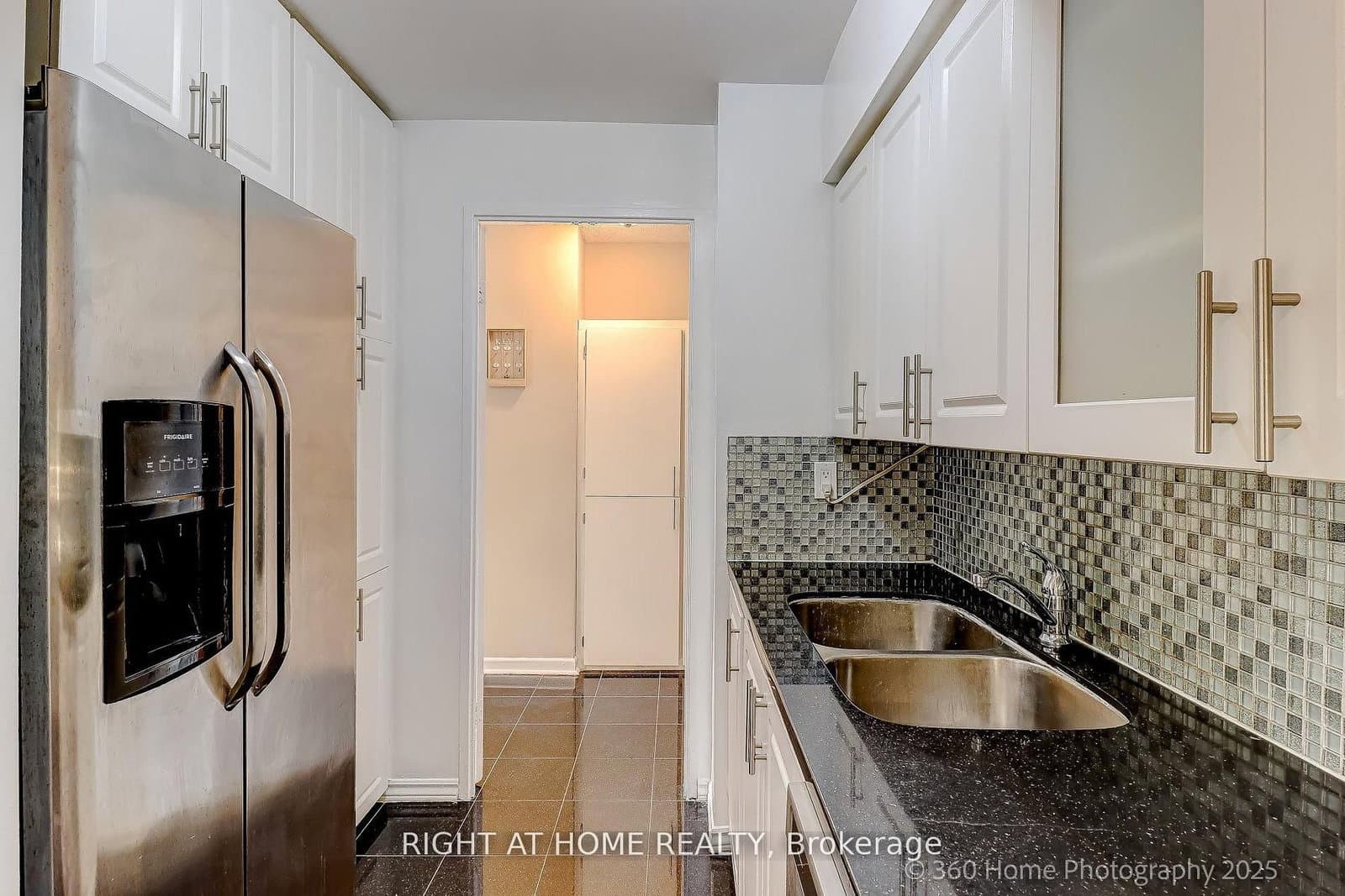 1 Royal Orchard Boulevard, Unit 1107 thumbnail 5