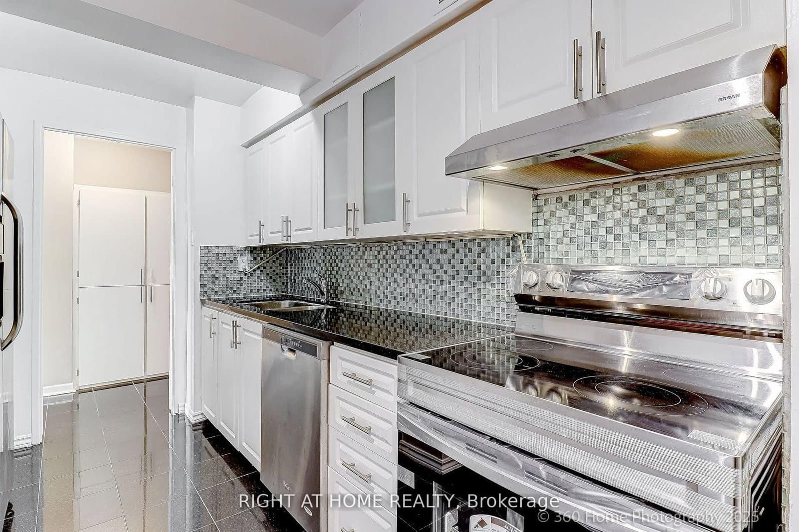 1 Royal Orchard Boulevard, Unit 1107 thumbnail 6