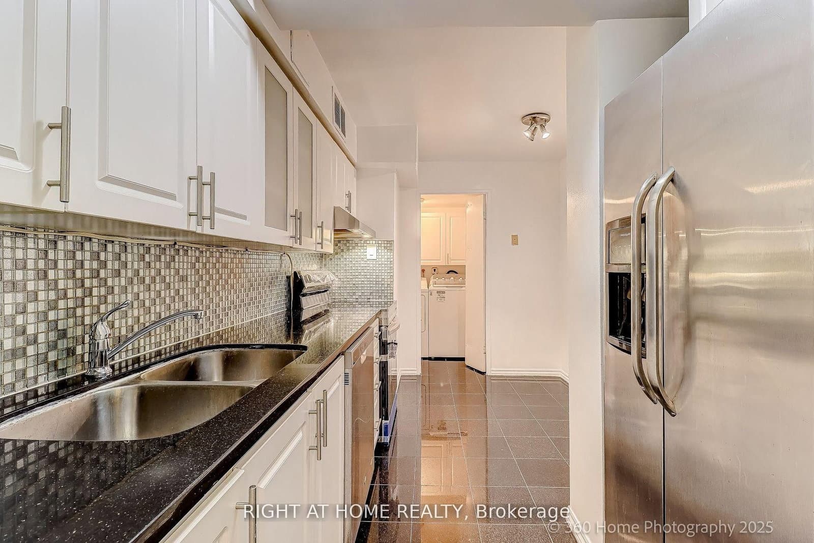 1 Royal Orchard Boulevard, Unit 1107 thumbnail 7