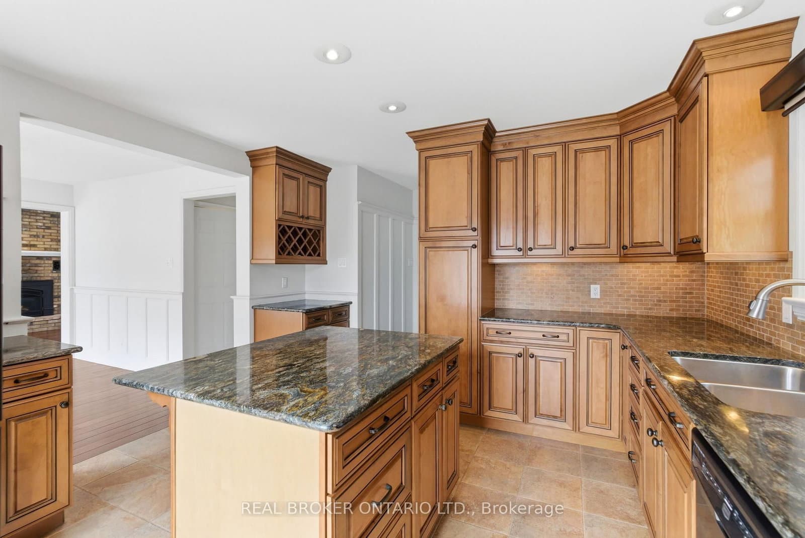 154 Brock Street E thumbnail 9