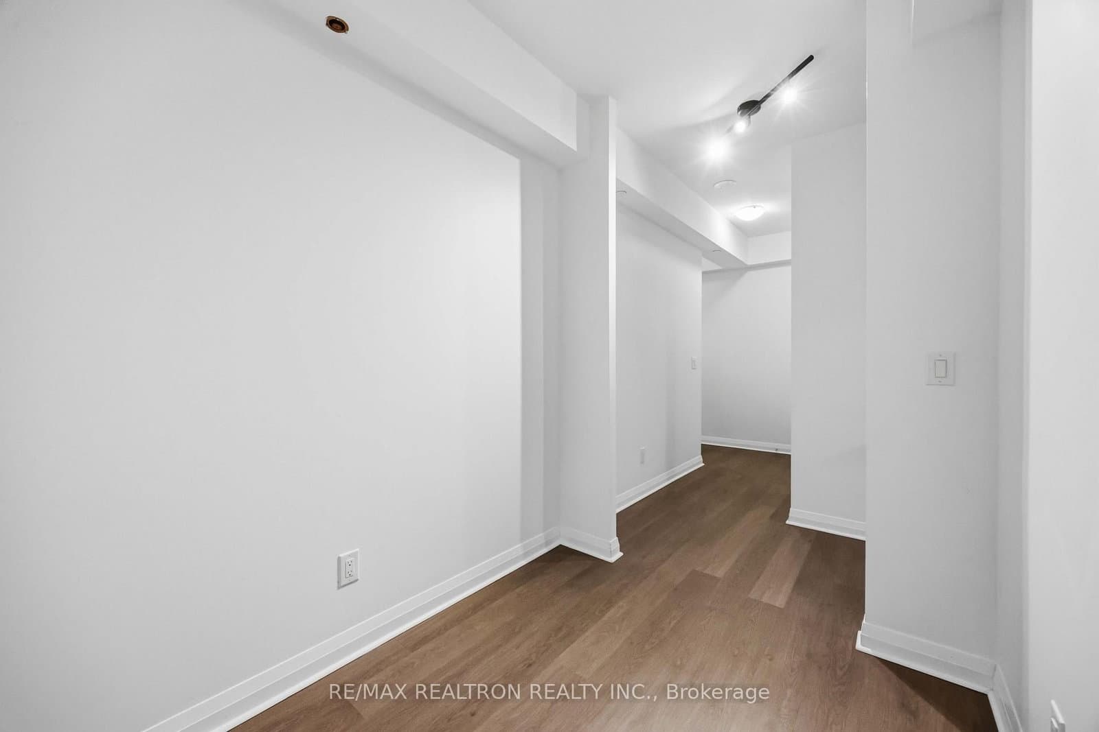 55 Oneida Crescent, Unit 1904 thumbnail 17