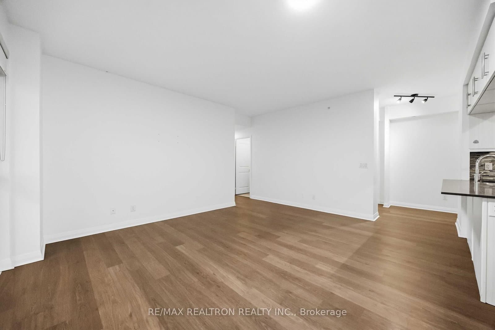 55 Oneida Crescent, Unit 1904 thumbnail 6