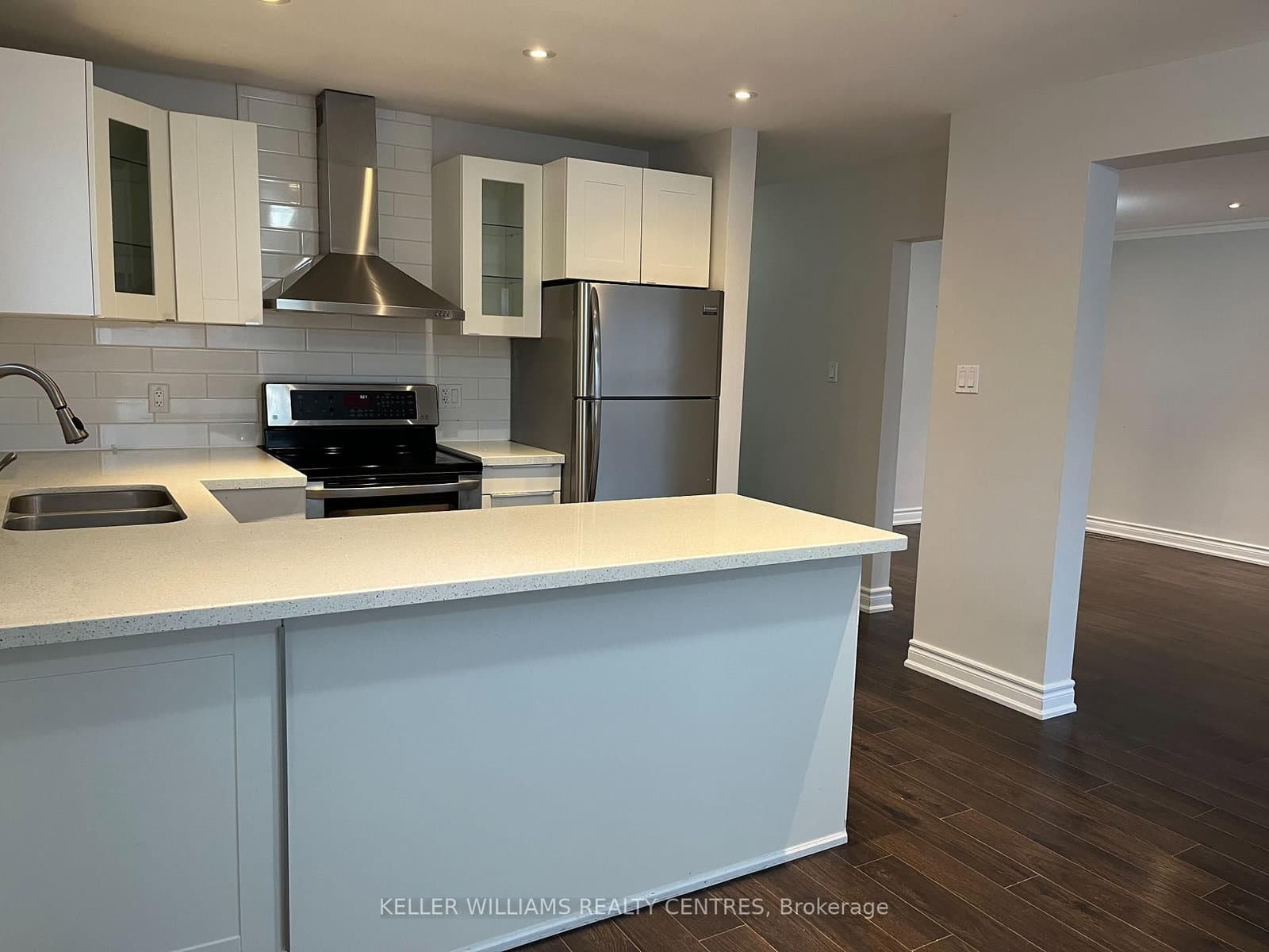 211 Silverbirch Drive, Unit Upper thumbnail 4