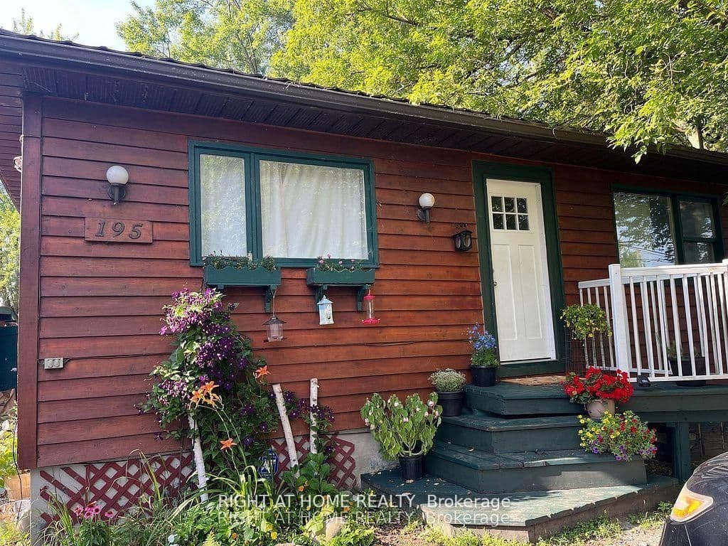 195 Lakeland Crescent - Image 1