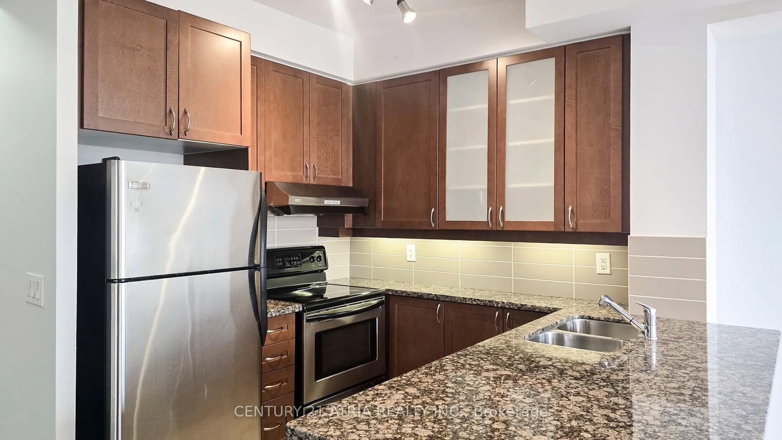 57 Upper Duke Crescent, Unit 311D thumbnail 18