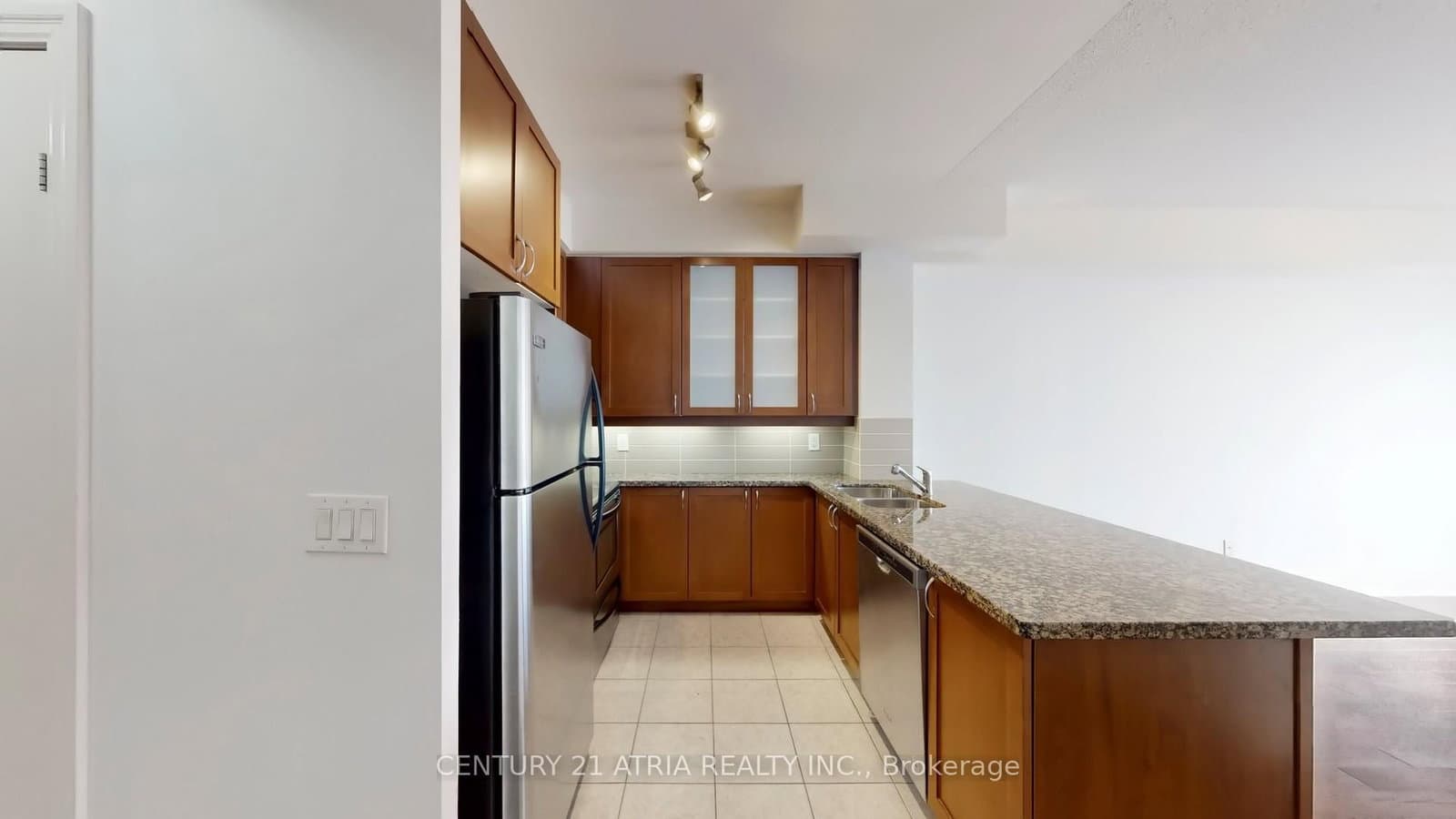 57 Upper Duke Crescent, Unit 311D thumbnail 21