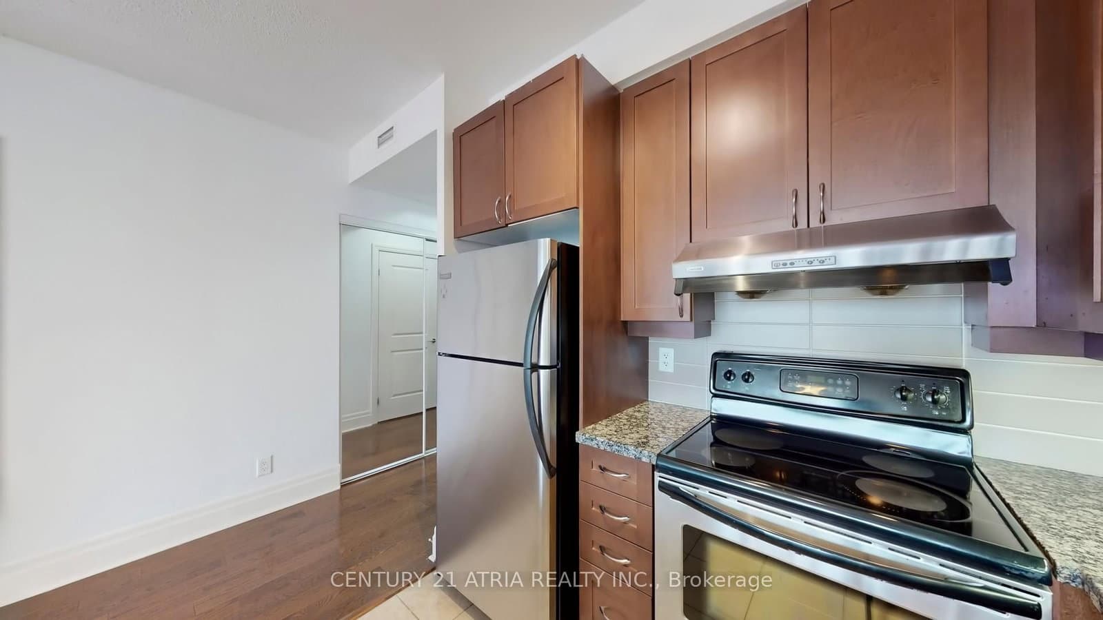 57 Upper Duke Crescent, Unit 311D thumbnail 24