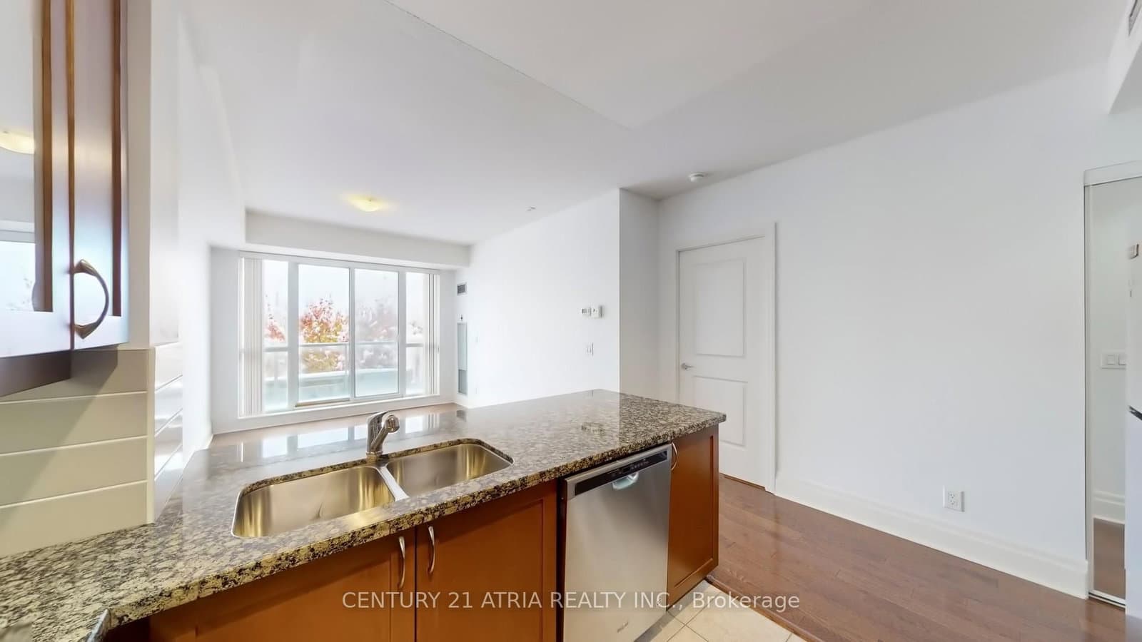 57 Upper Duke Crescent, Unit 311D thumbnail 25