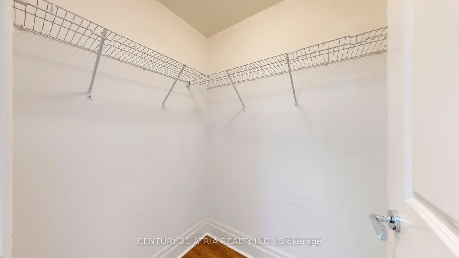 57 Upper Duke Crescent, Unit 311D thumbnail 29