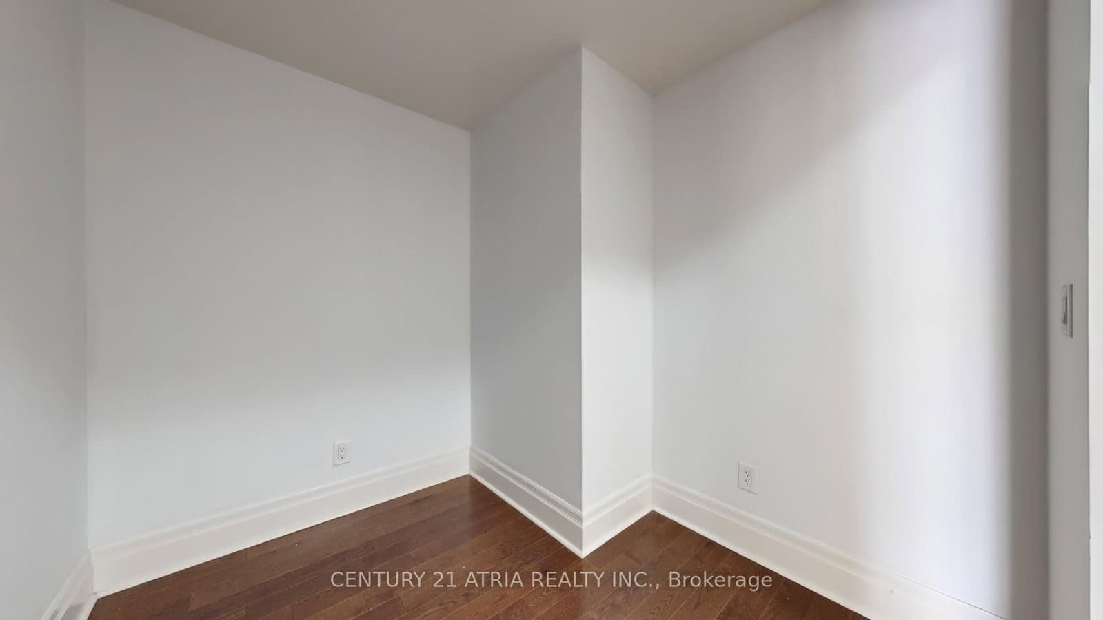57 Upper Duke Crescent, Unit 311D thumbnail 32