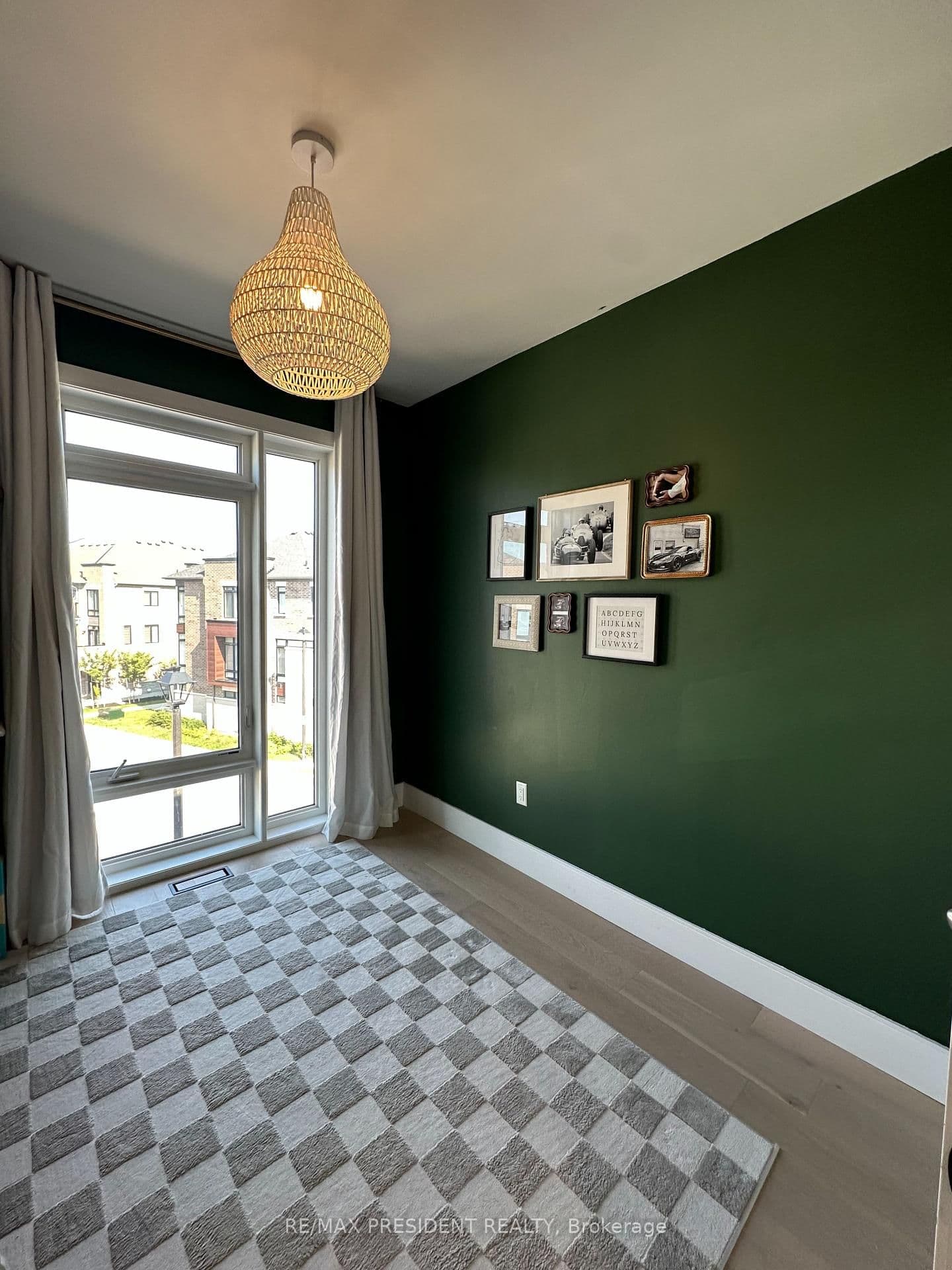 63 Holyrood Crescent thumbnail 10