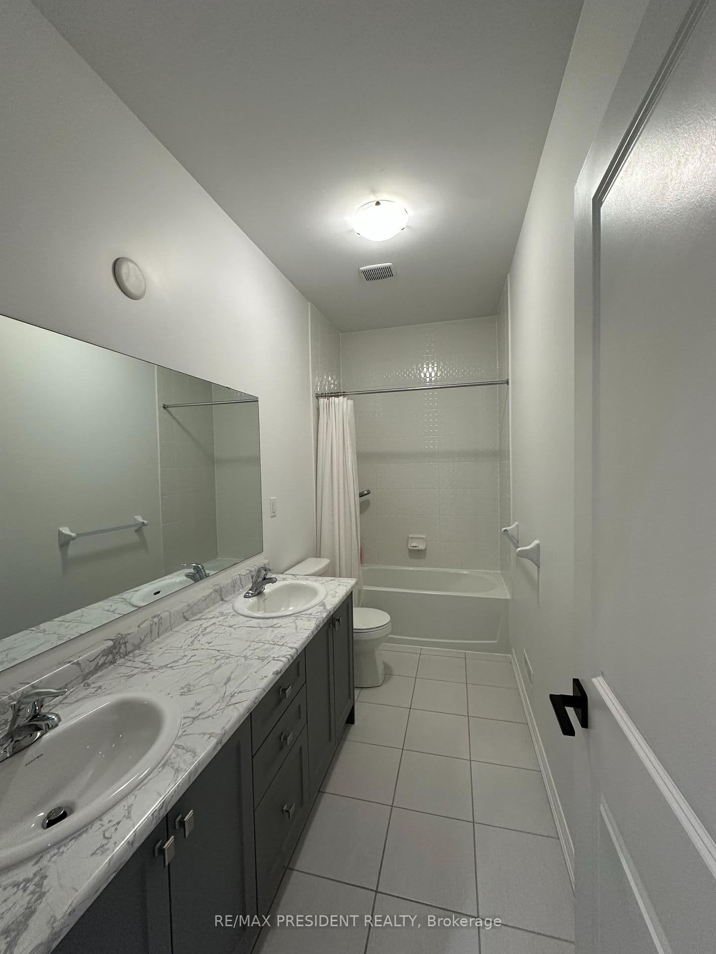 63 Holyrood Crescent thumbnail 11
