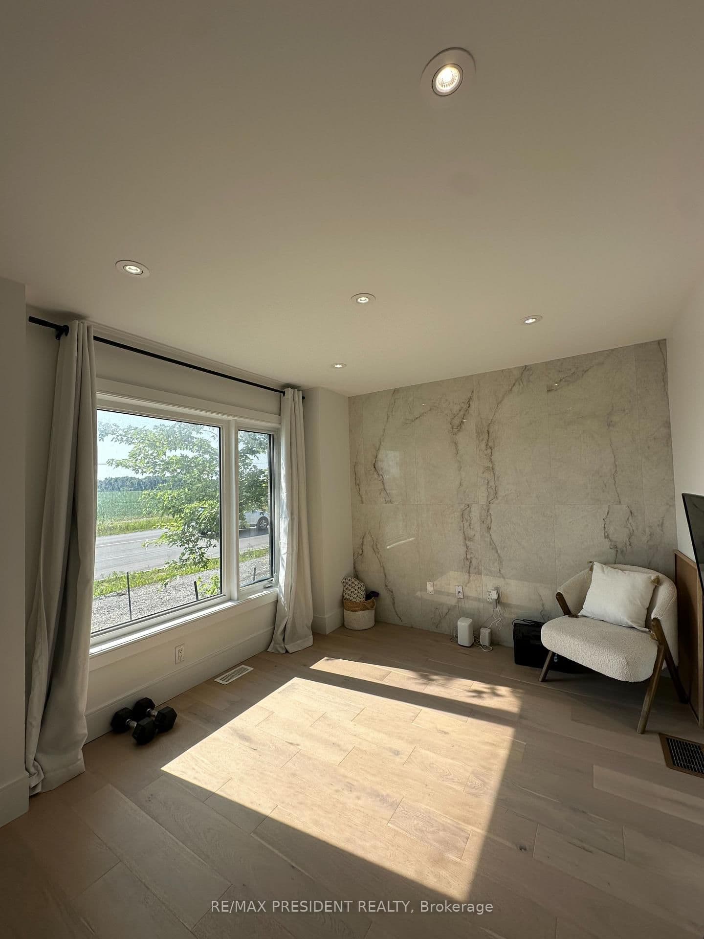 63 Holyrood Crescent thumbnail 13