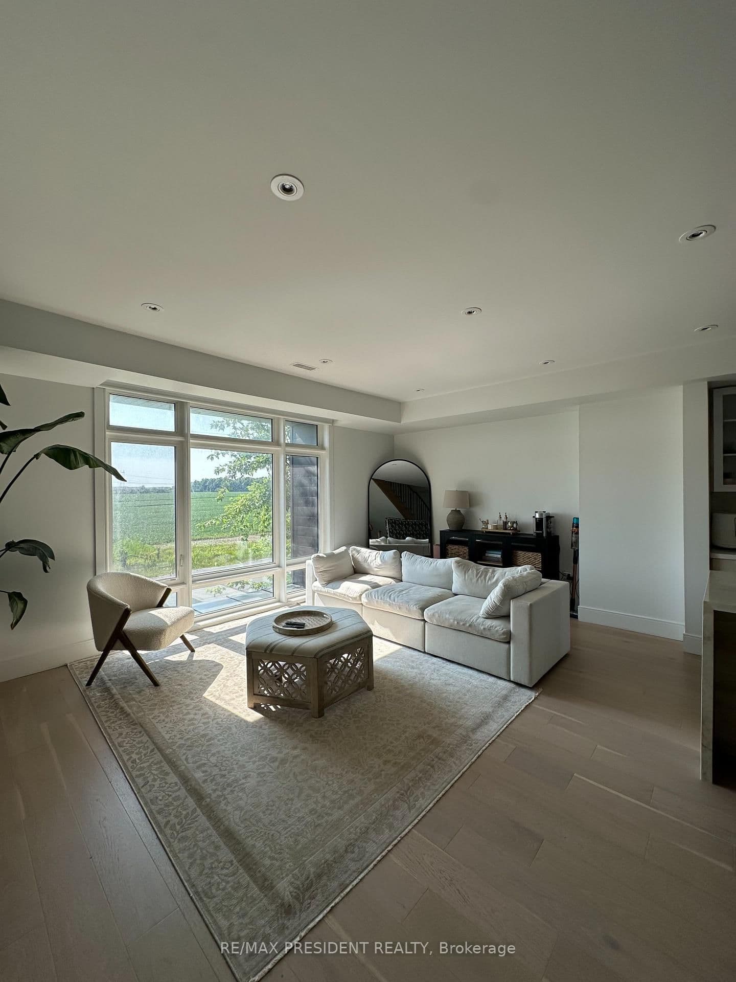 63 Holyrood Crescent thumbnail 5