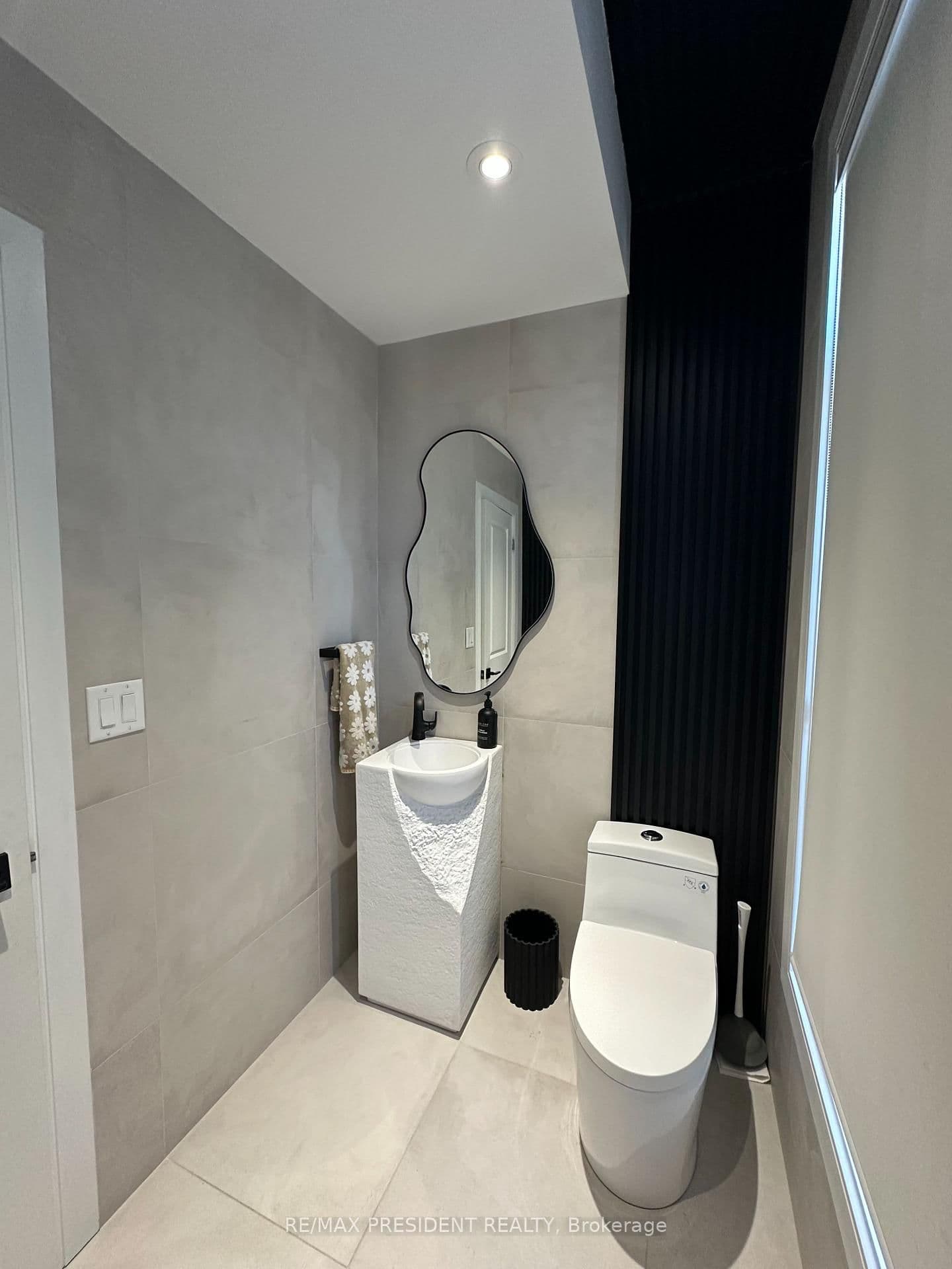 63 Holyrood Crescent thumbnail 6