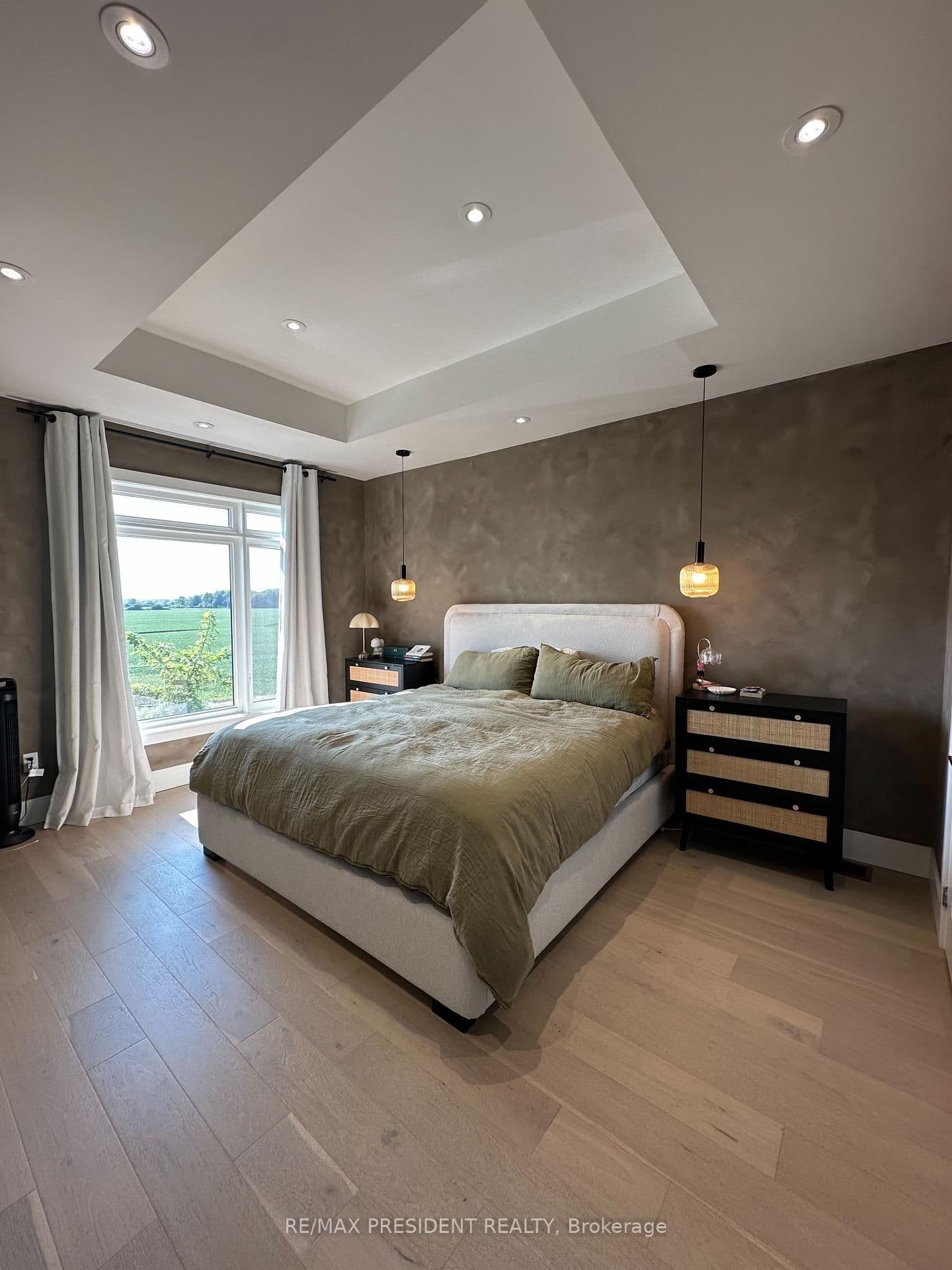 63 Holyrood Crescent thumbnail 7