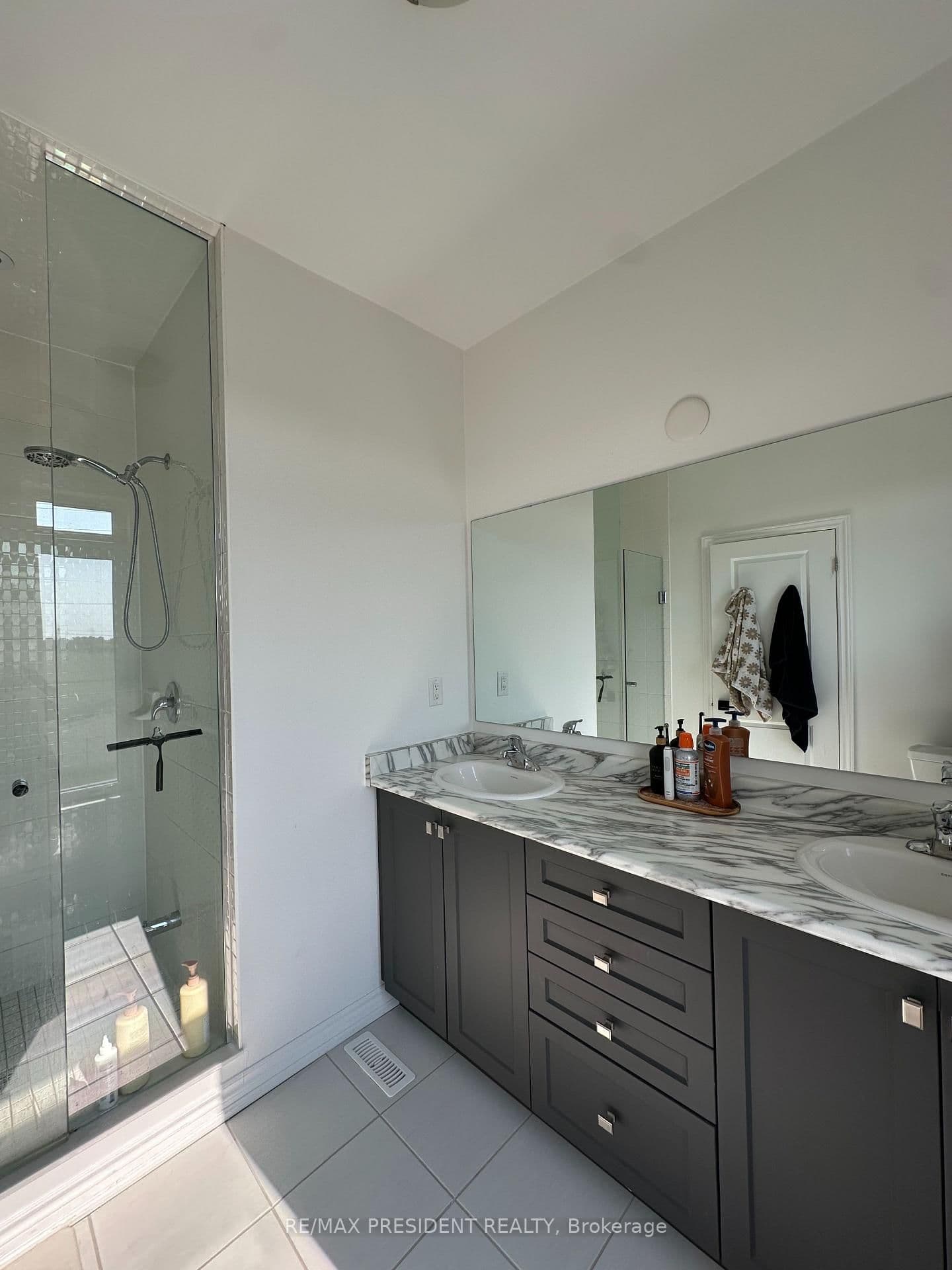 63 Holyrood Crescent thumbnail 8