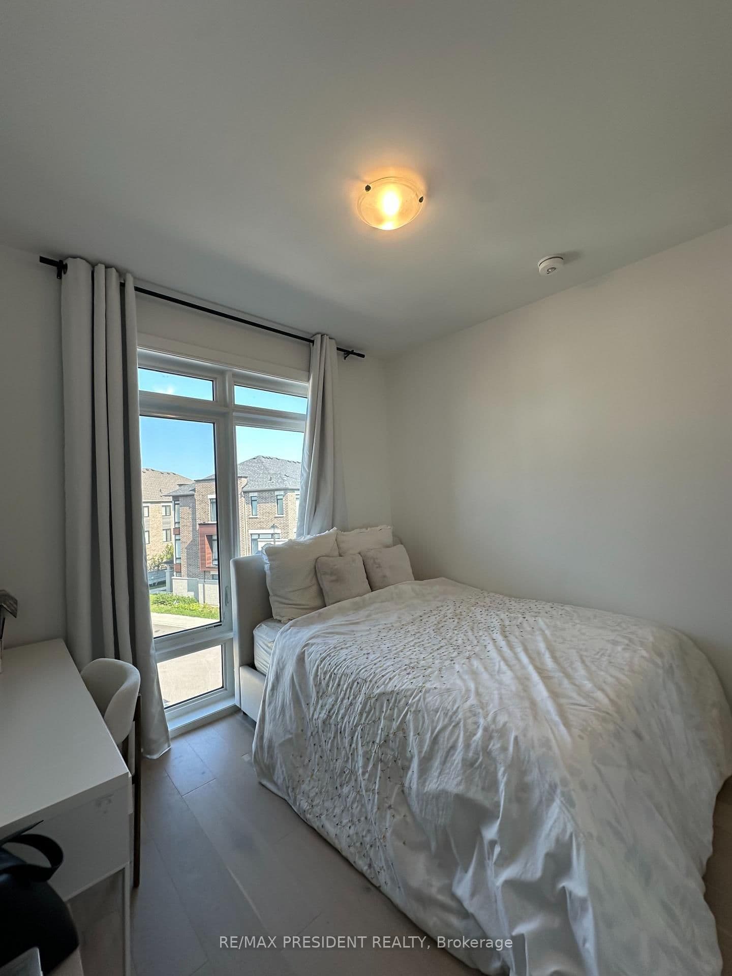 63 Holyrood Crescent thumbnail 9