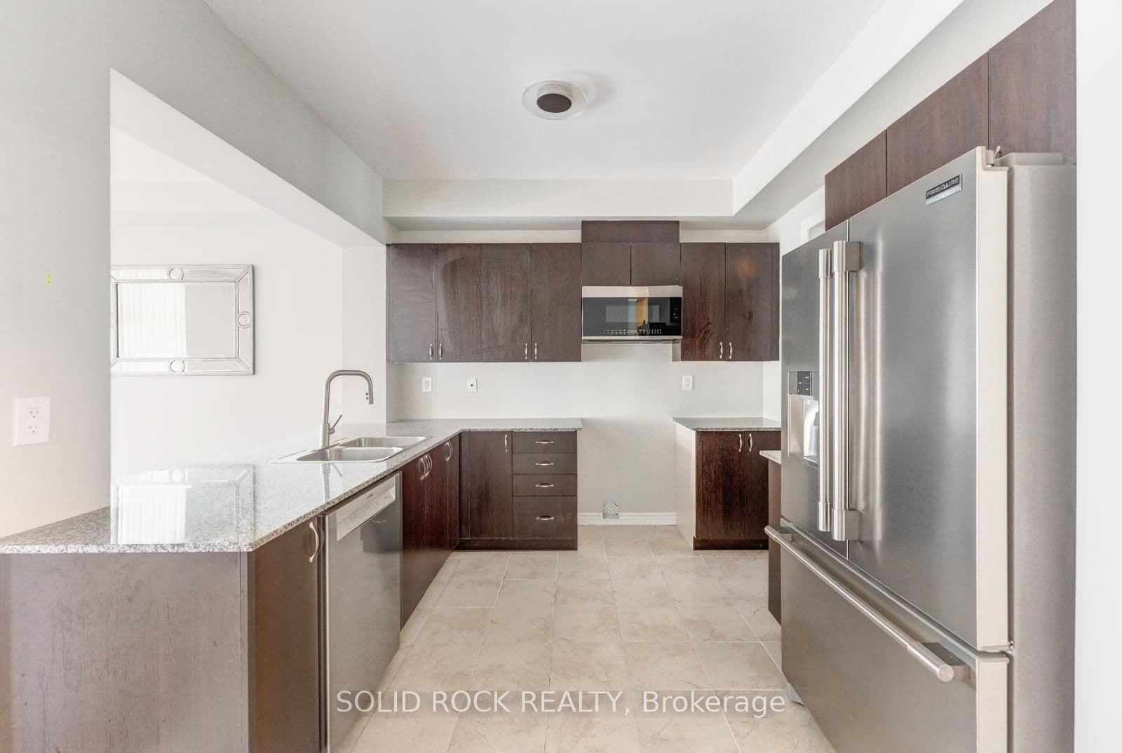 142 Farooq Boulevard S thumbnail 9