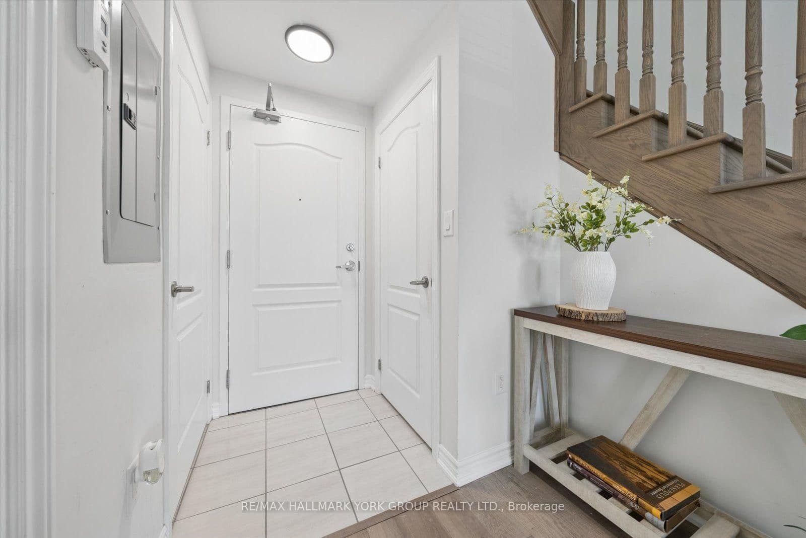 3905 Major Mackenzie Drive, Unit 203 thumbnail 4