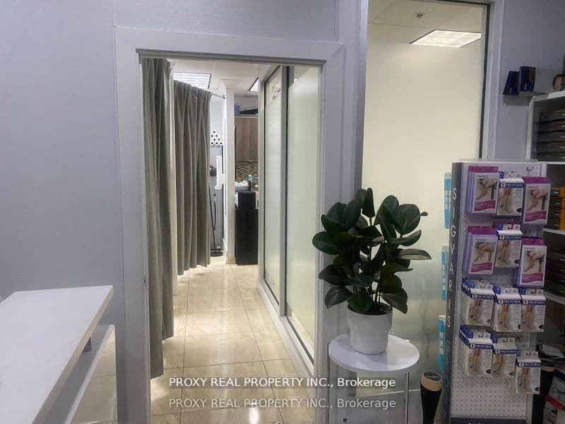 7181 Yonge Street, Unit 2 thumbnail 6