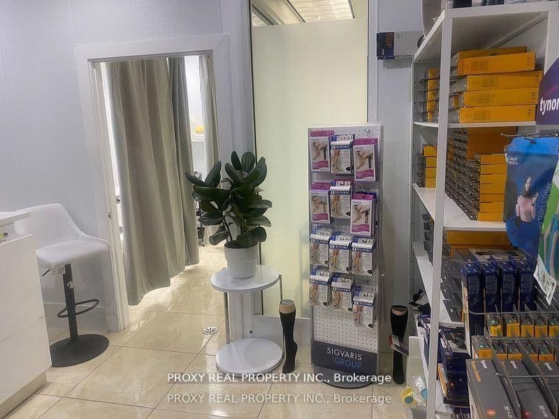 7181 Yonge Street, Unit 2 thumbnail 7