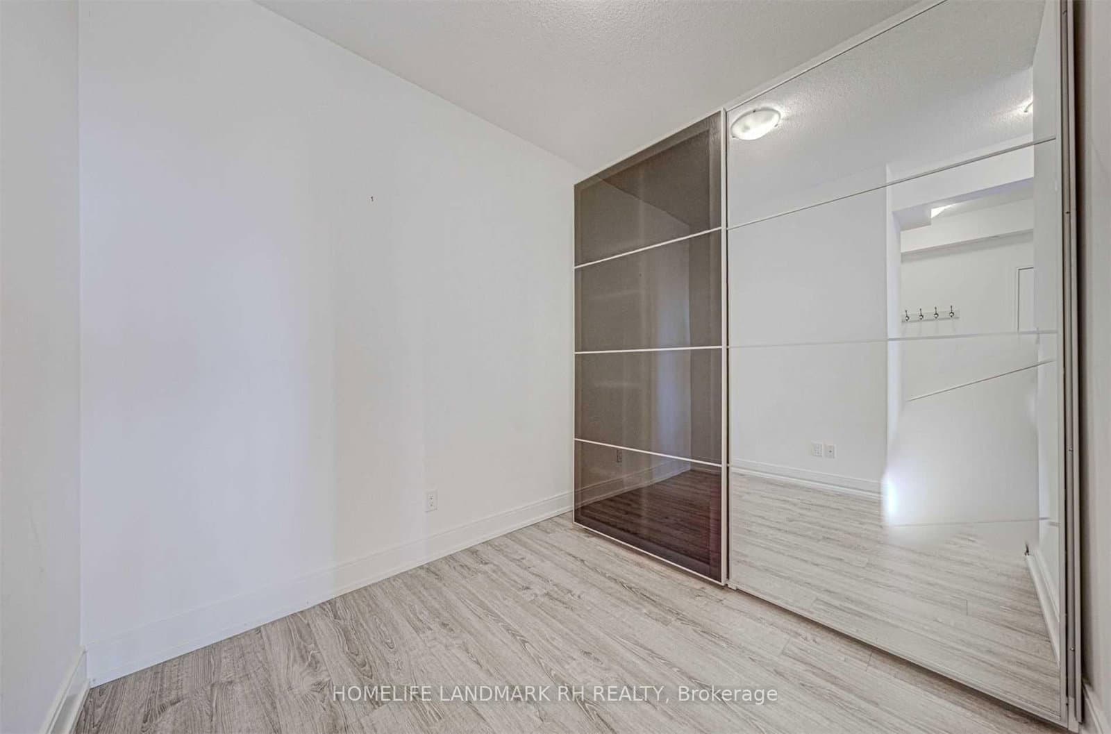 9600 Yonge Street, Unit 1607 thumbnail 13