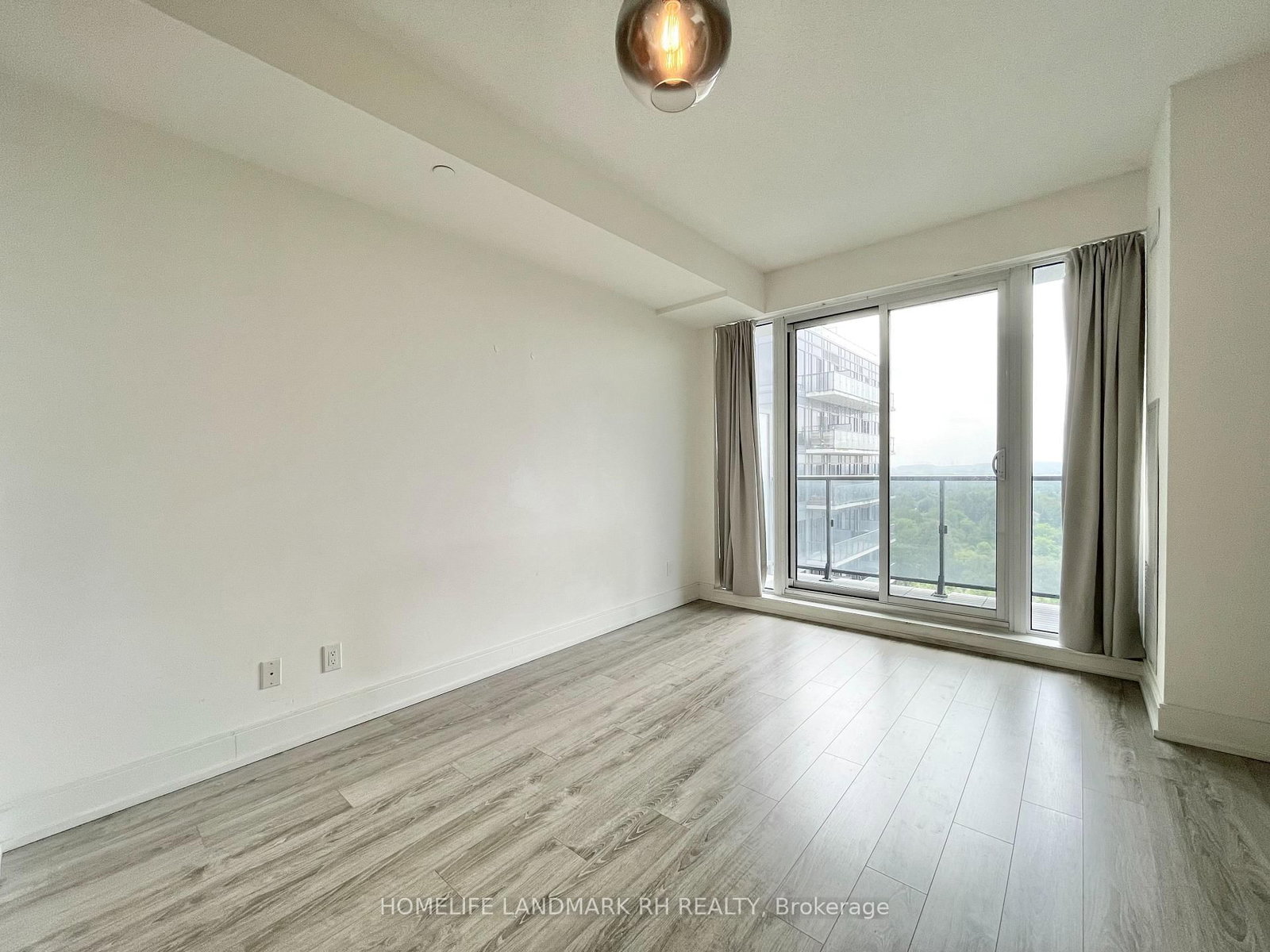 9600 Yonge Street, Unit 1607 thumbnail 2