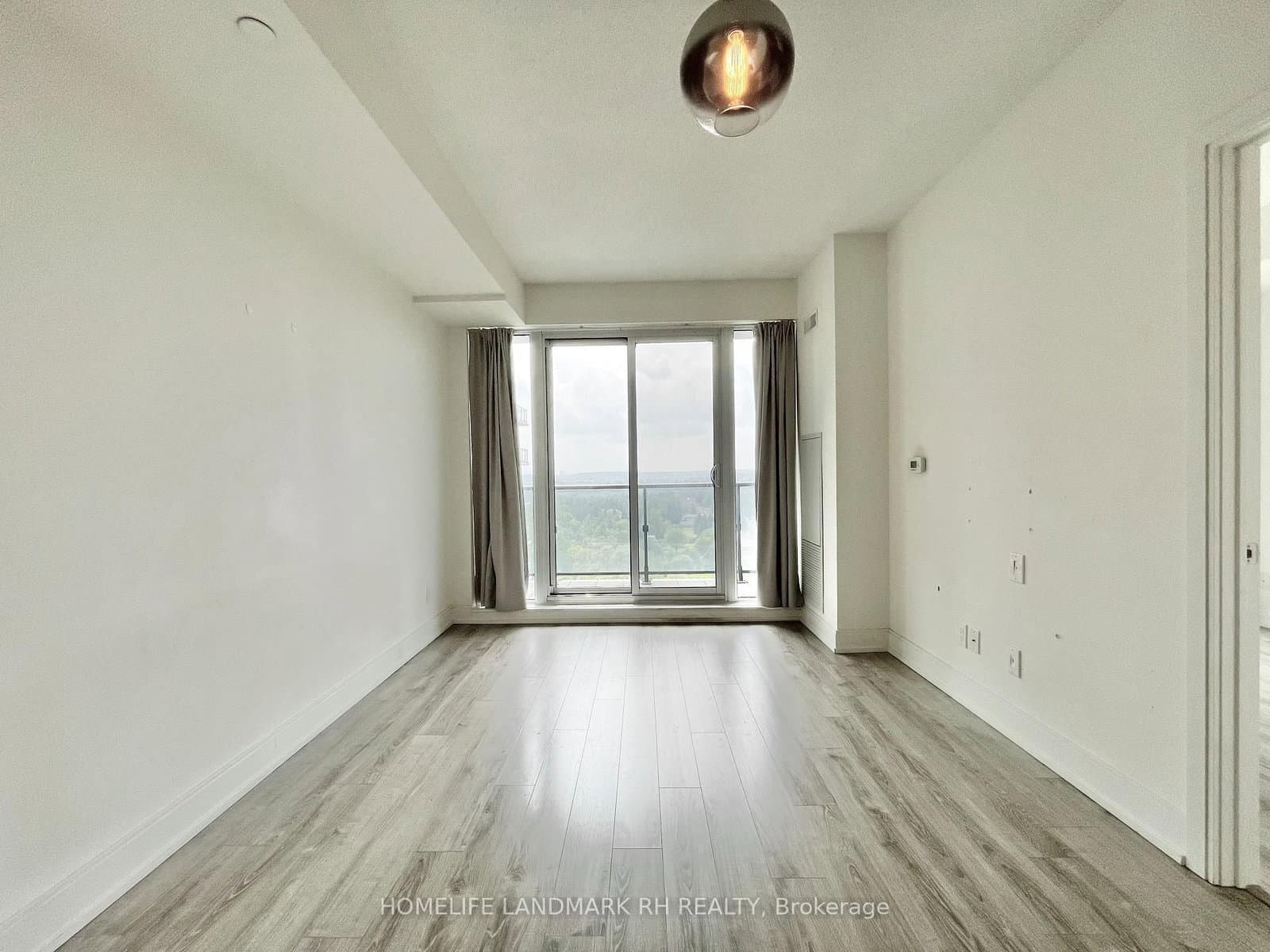 9600 Yonge Street, Unit 1607 thumbnail 3
