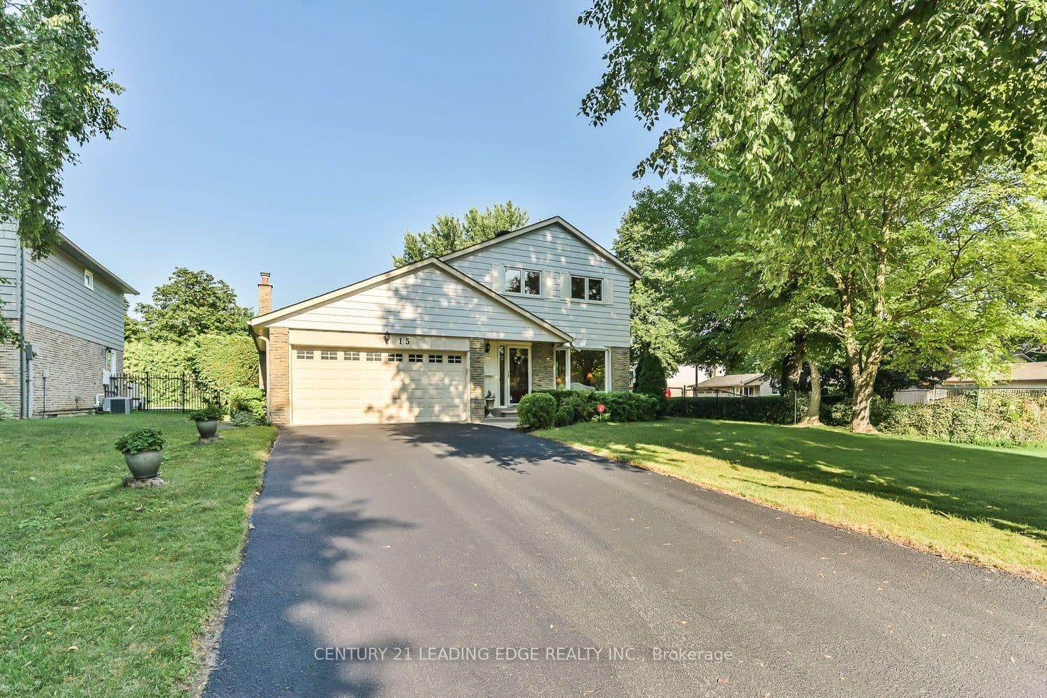 15 Sir Gawaine Place - Image 1