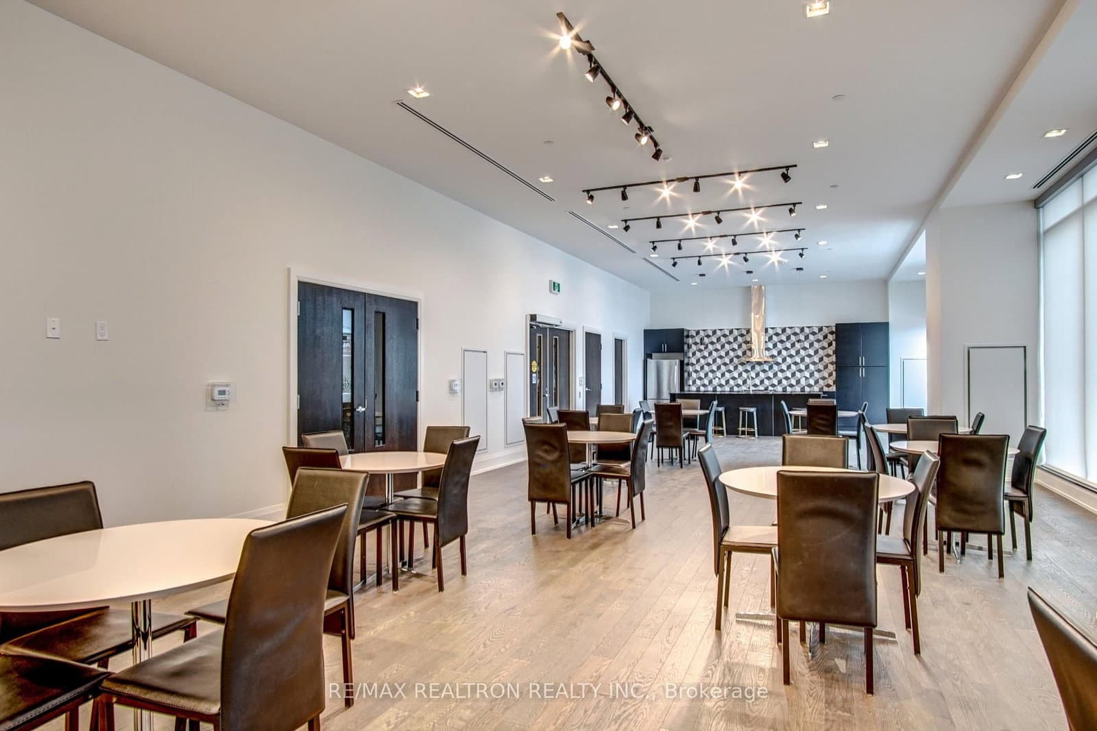555 William Graham Drive, Unit 331 thumbnail 38