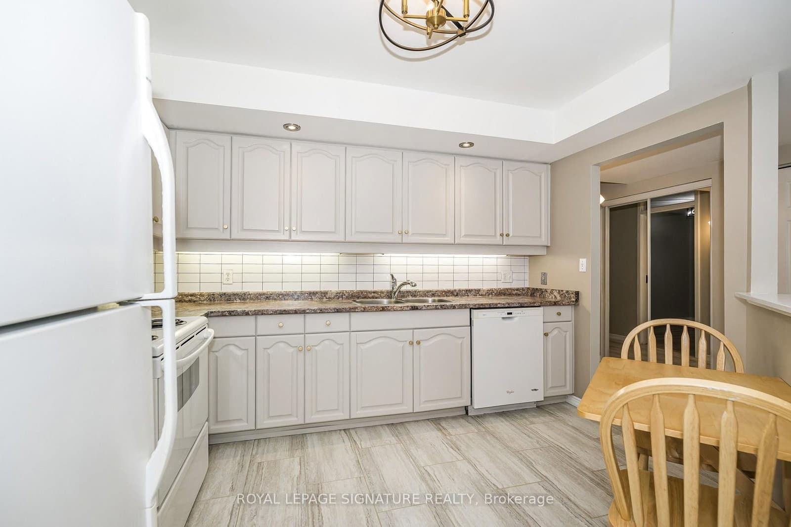85 Wellington Street W, Unit 204 thumbnail 13