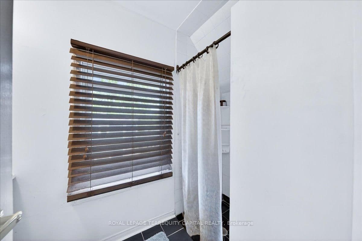 260 Douglas Road thumbnail 33