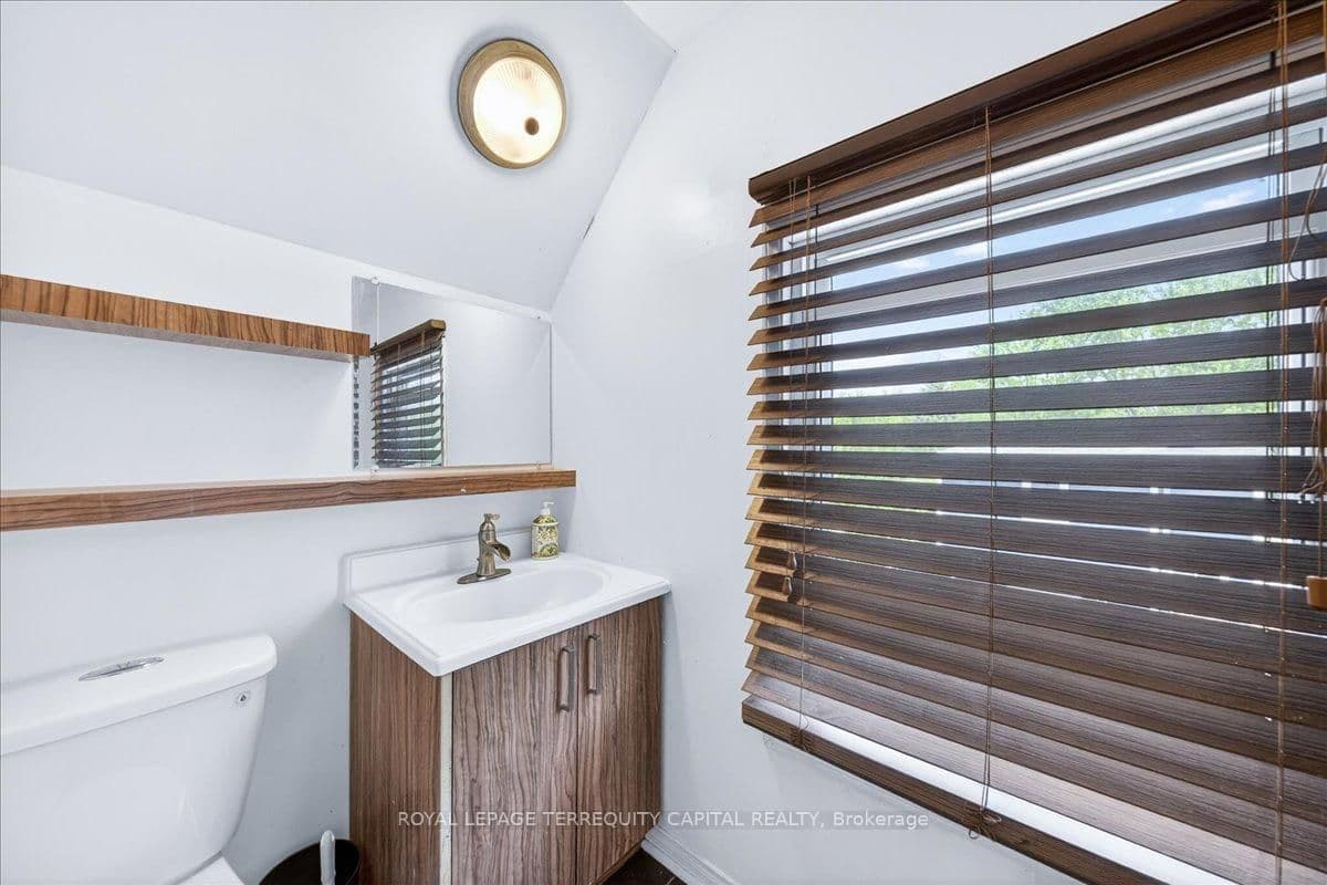 260 Douglas Road thumbnail 34