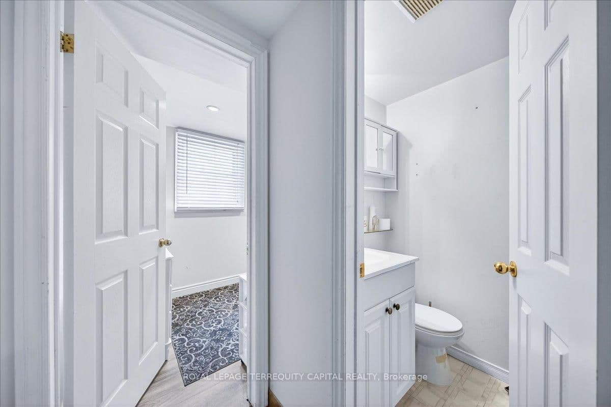 260 Douglas Road thumbnail 42