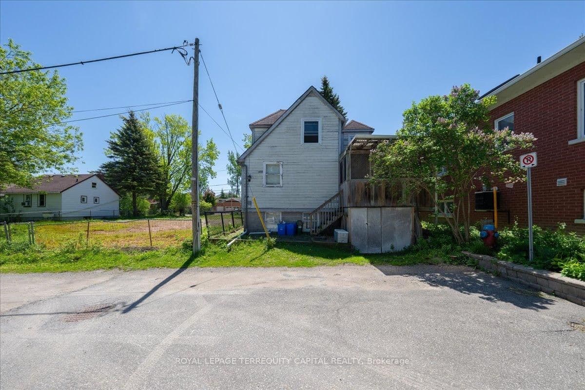 260 Douglas Road thumbnail 6