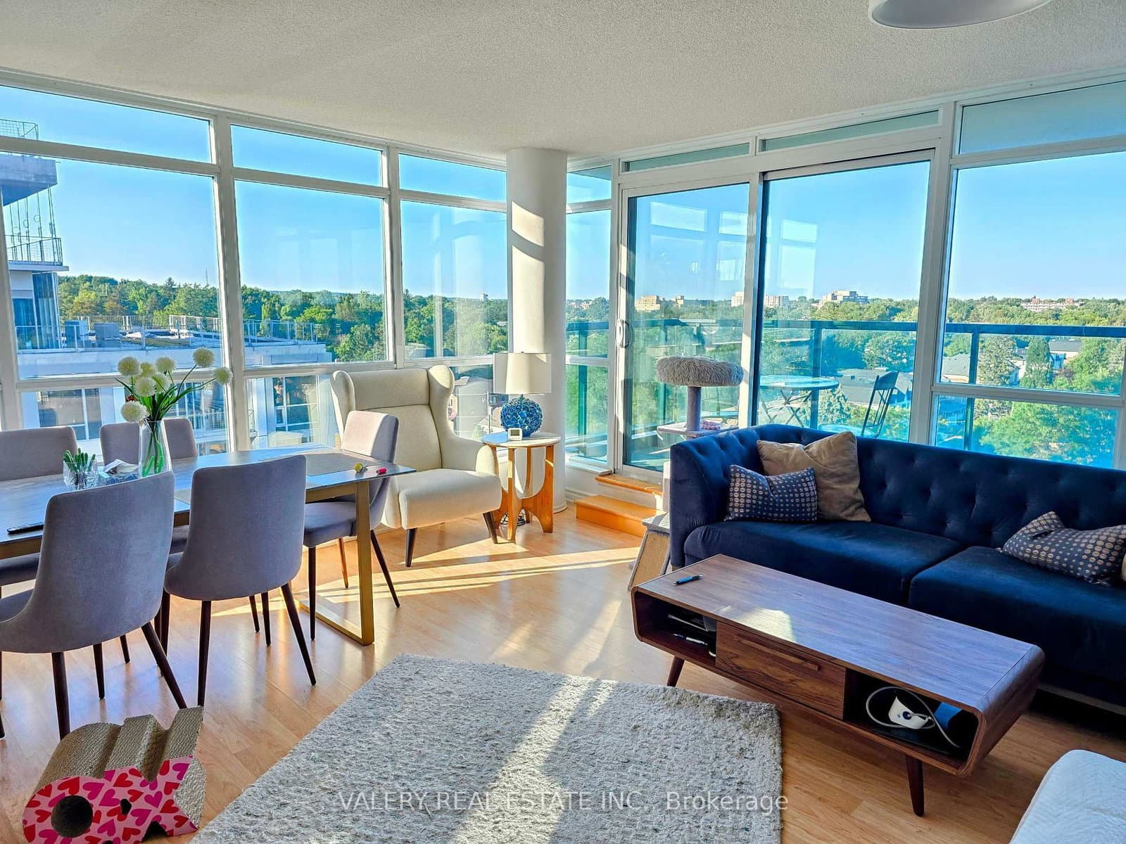 18 Harding Boulevard, Unit 907 - Image 1