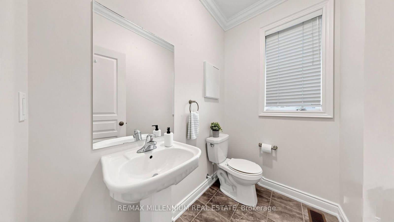 353 Moody Drive thumbnail 16